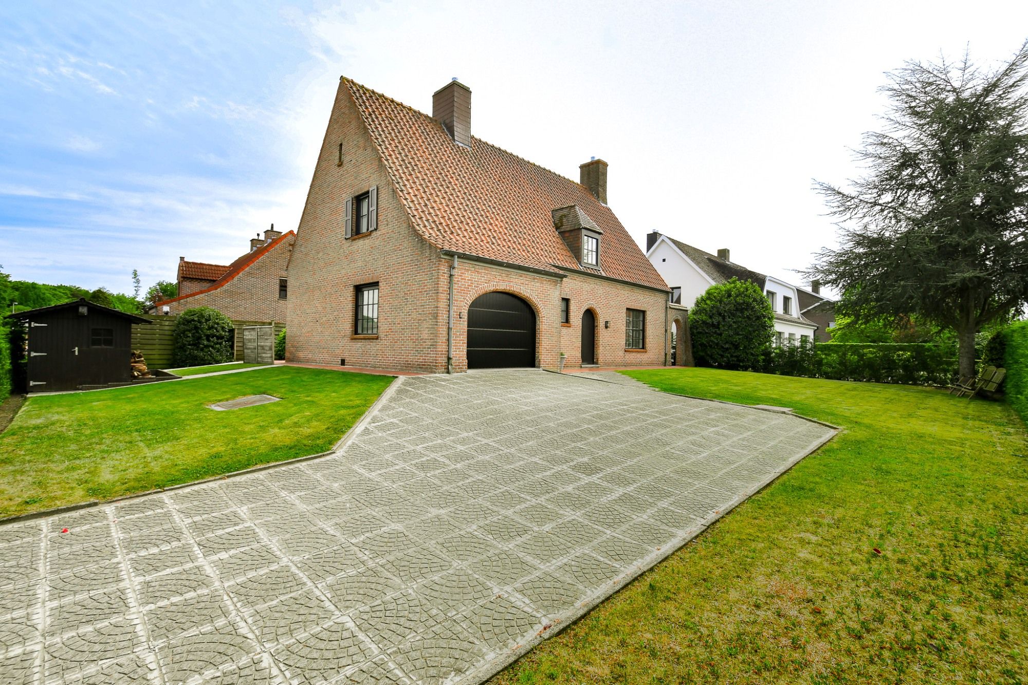 IN EEN GROENE OMGEVING GELEGEN CHARMANTE VILLA met GARAGE & TUIN foto 3