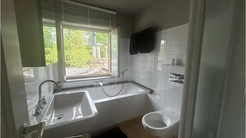 Instapklare 2-slaapkamerwoning met GARAGE, TUIN en ZWEMBAD te koop in Sint-Kruis Brugge foto 9