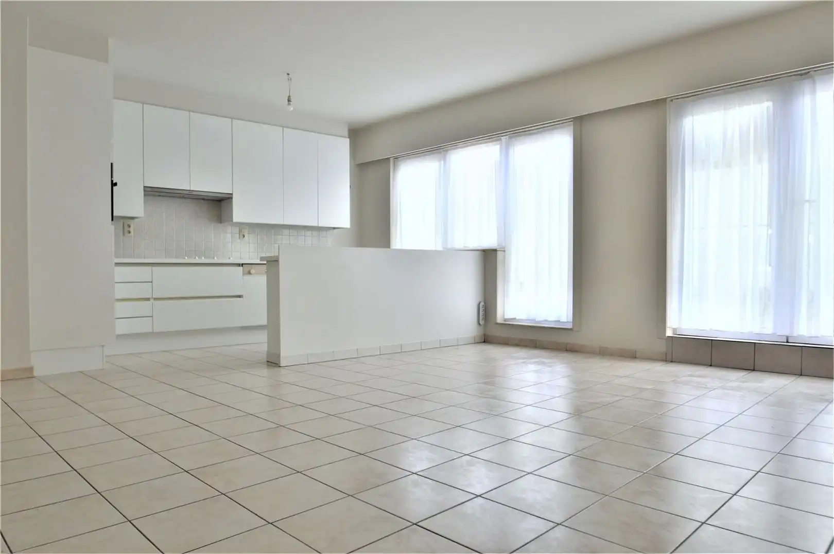 Volledig gerenoveerd gelijkvloers appartement foto 3