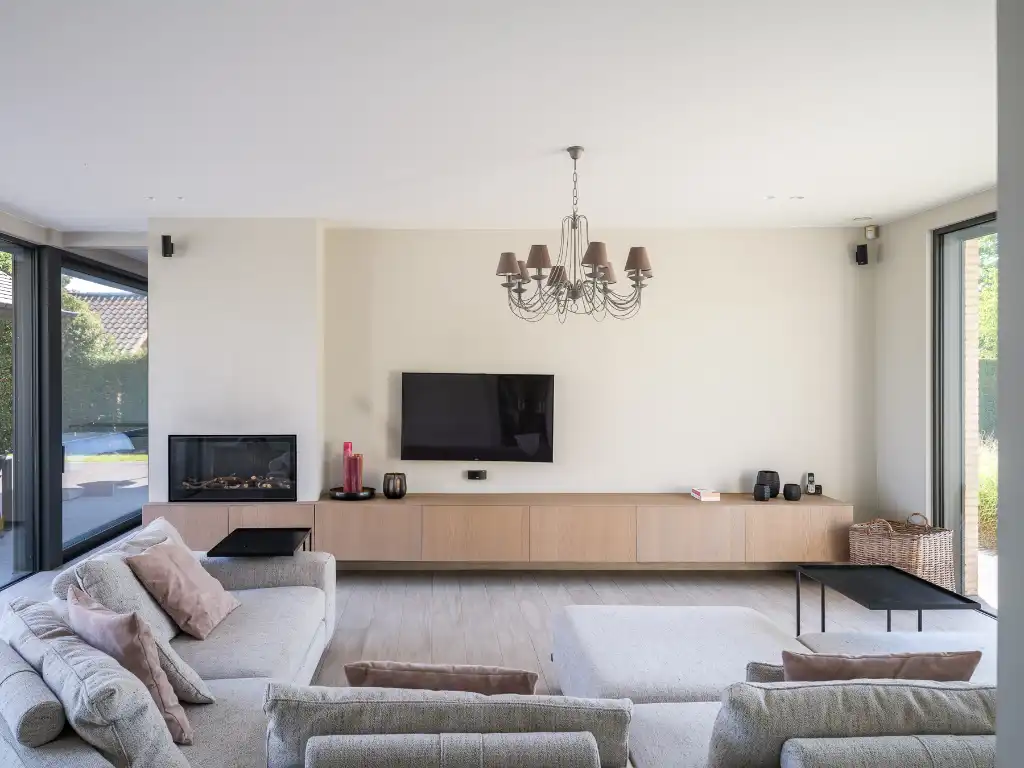 Imposante villa (BJ 2015) met onder meer een buitenzwembad en een sfeervol ingericht bijgebouw met sauna foto 6