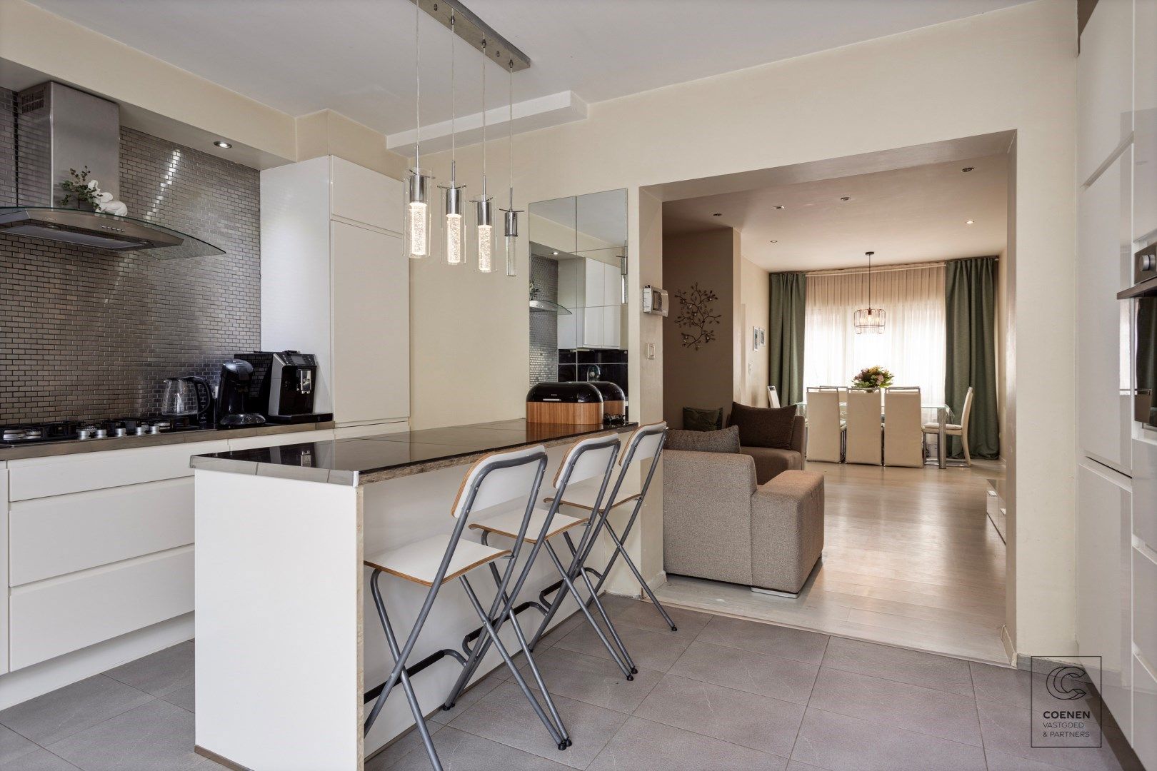 Ruime woning met 5 slpk's en een bew opp van 155 m² op zeer centrale ligging te Merksem foto 8