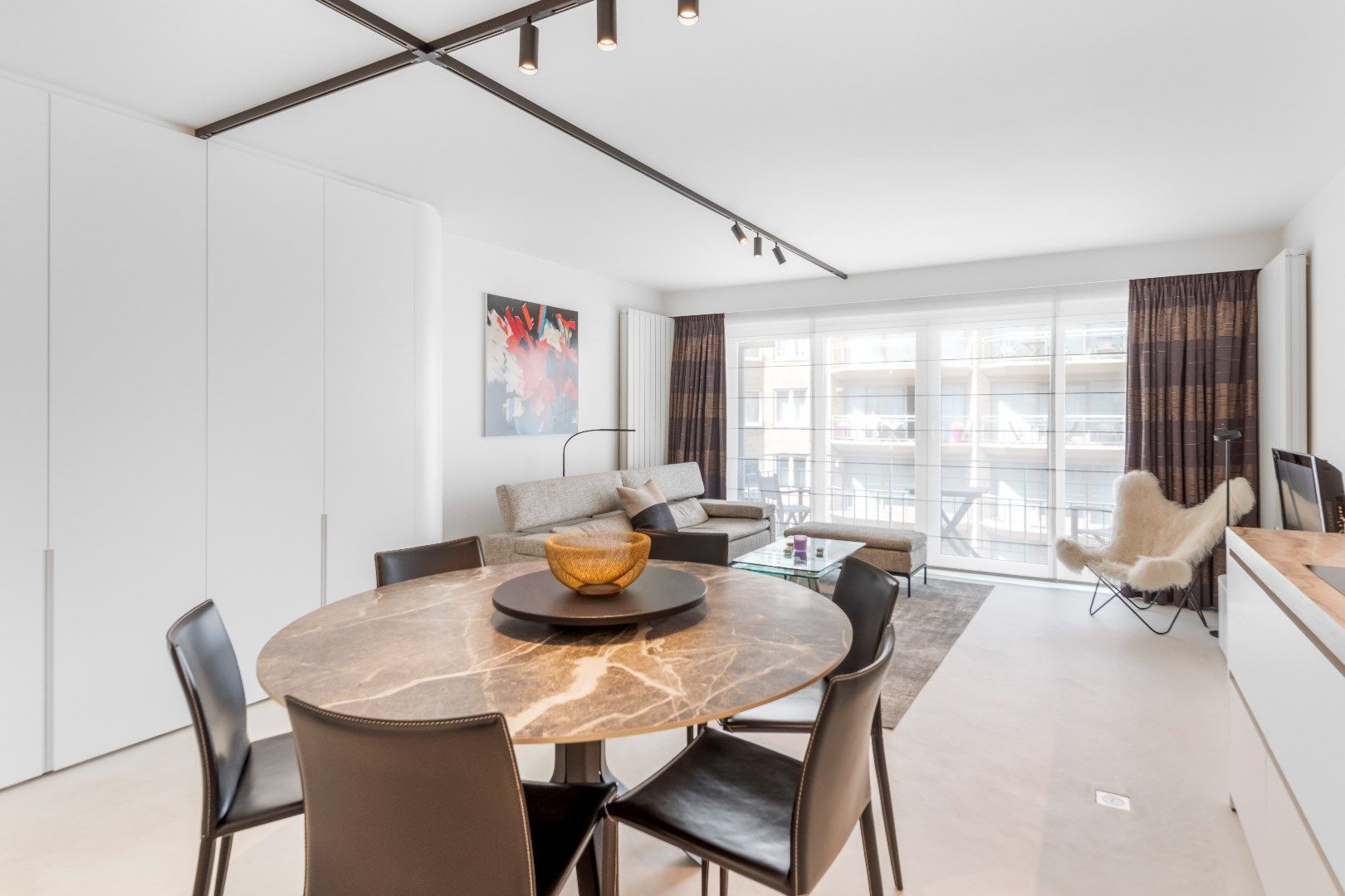 Zeer mooi gerenoveerd appartement met zonnig terras vlakbij de Lippenslaan en de zeedijk.  foto 4