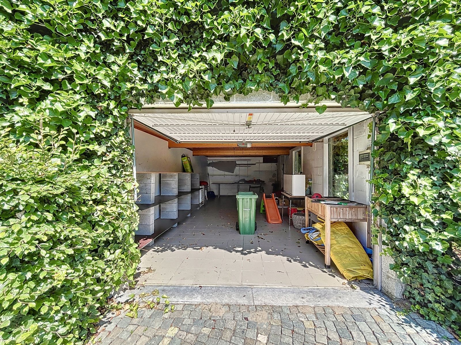 Te renoveren instapwoning met 3 slpks, tuintje en garage foto 15