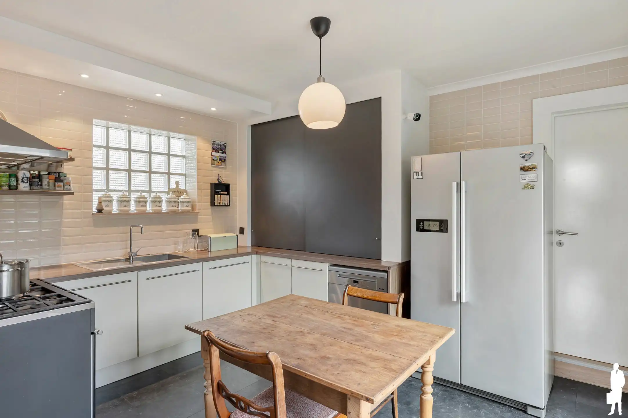 Karaktervolle woning met 6 slk, zwembad + atelier  foto 16