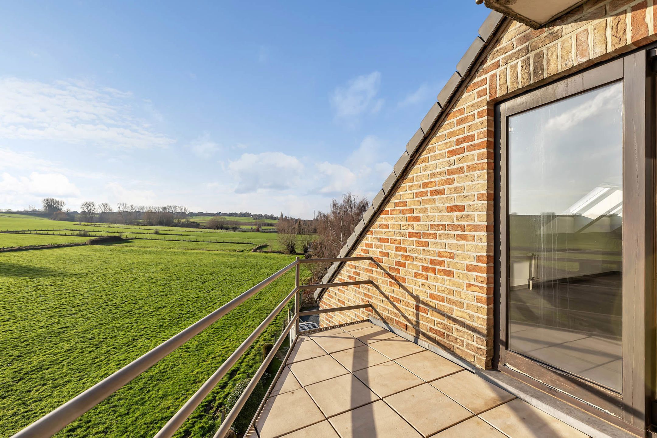 Instapklaar appartement met terras en parking in Ninove foto 17