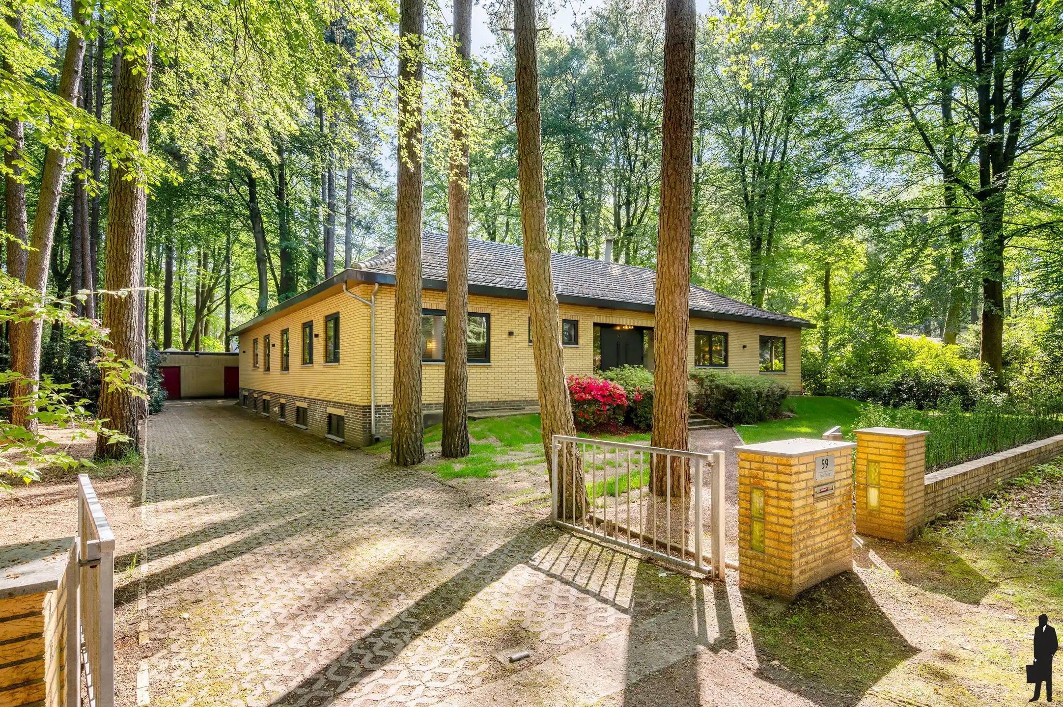 Volledig vernieuwde laagbouwvilla met 4 slaapkamers op residentiële ligging te Dennendael. foto 49