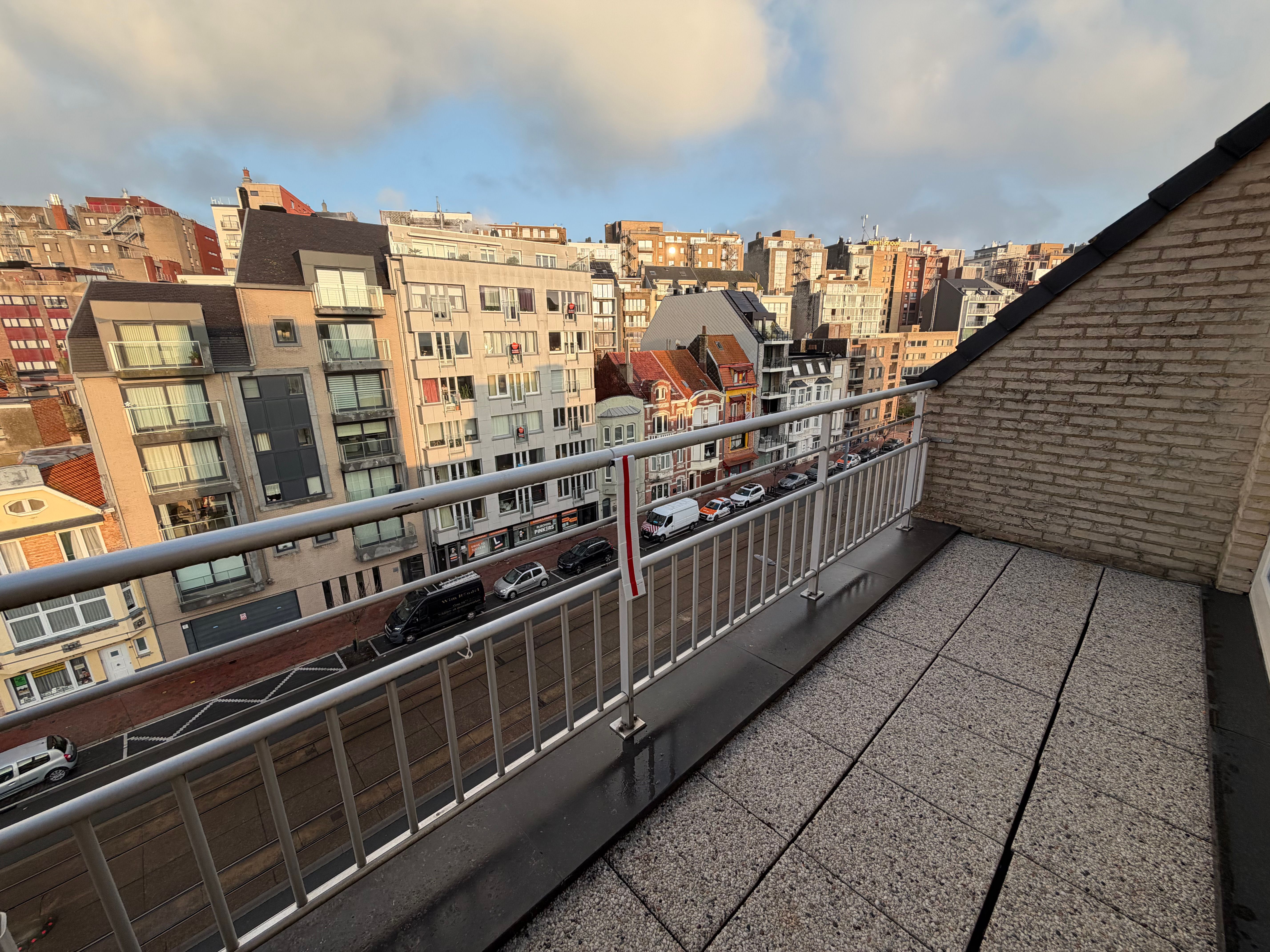 Mooi duplexappartement met drie slaapkamers en twee zongerichte terrassen. foto 17