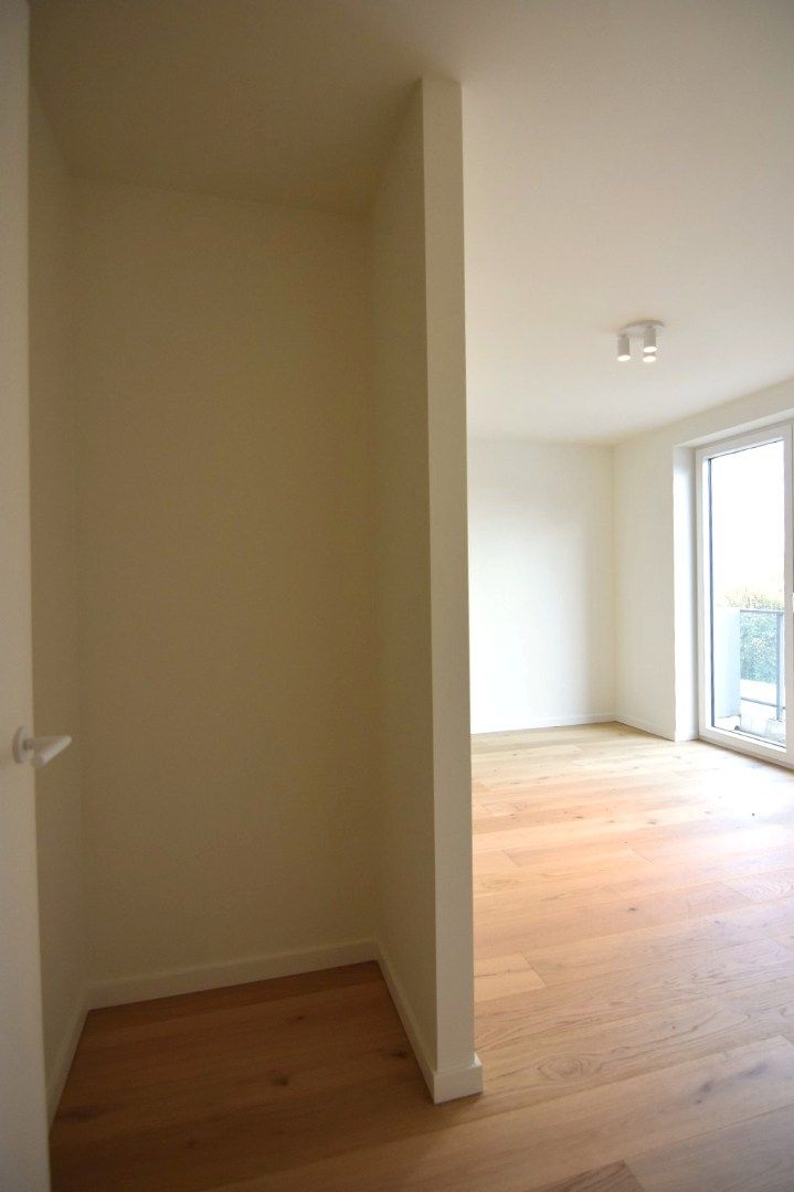 Gloednieuw 2-slpk appartement in moderne woonresidentie met vijverzicht foto 22