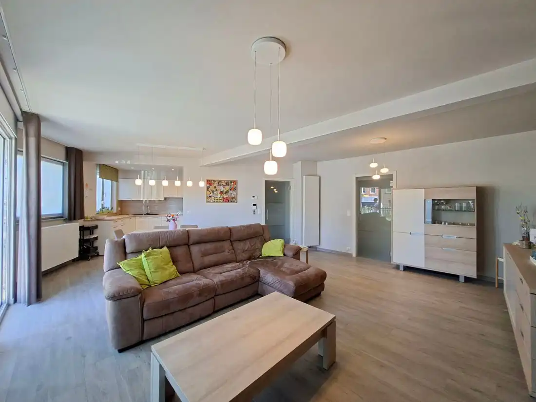 Instapklaar, smaakvol gerenoveerd appartement te Zonhoven foto 4