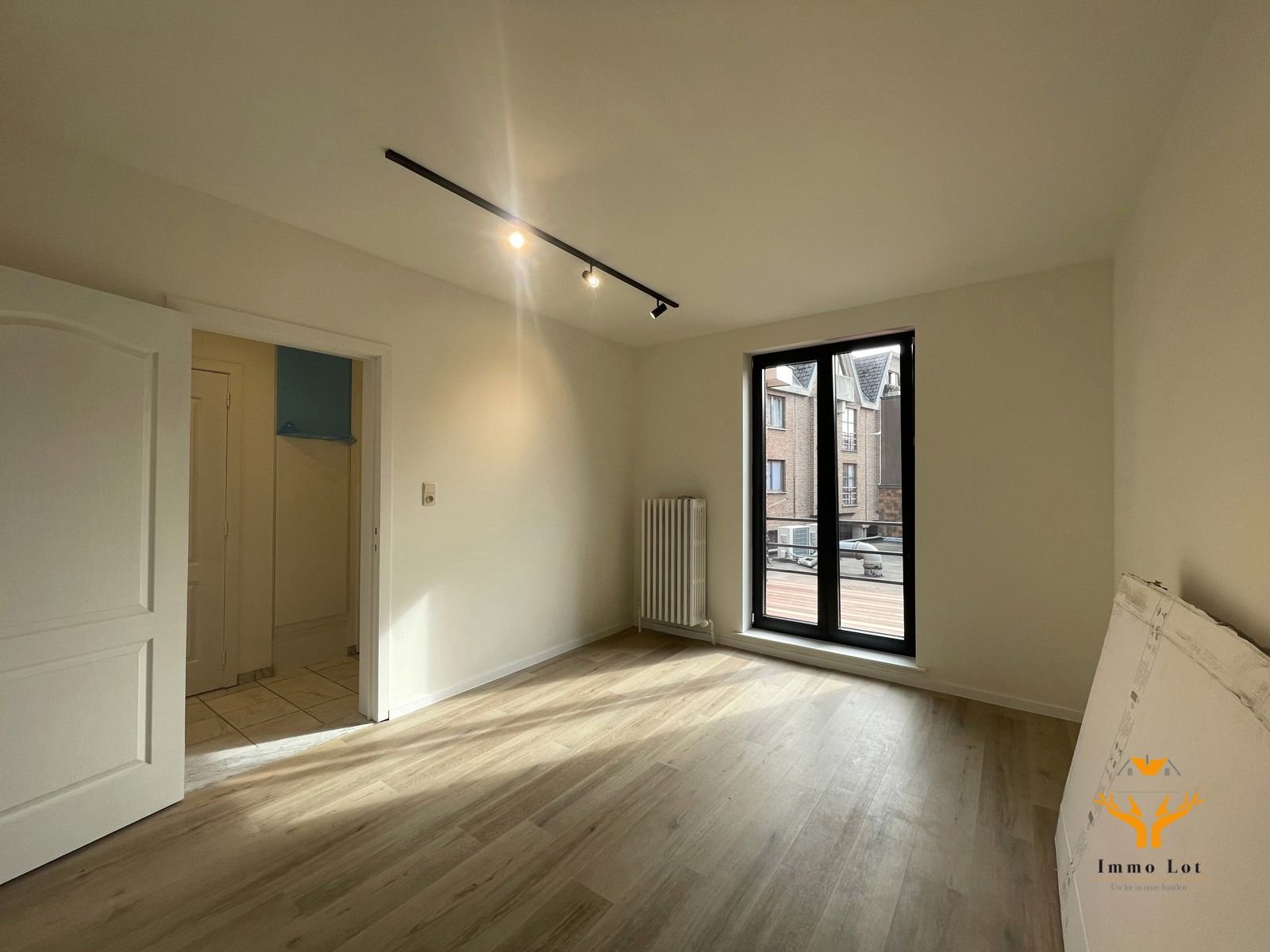 TE HUUR: Gerenoveerd appartement op Markt Zele foto 10