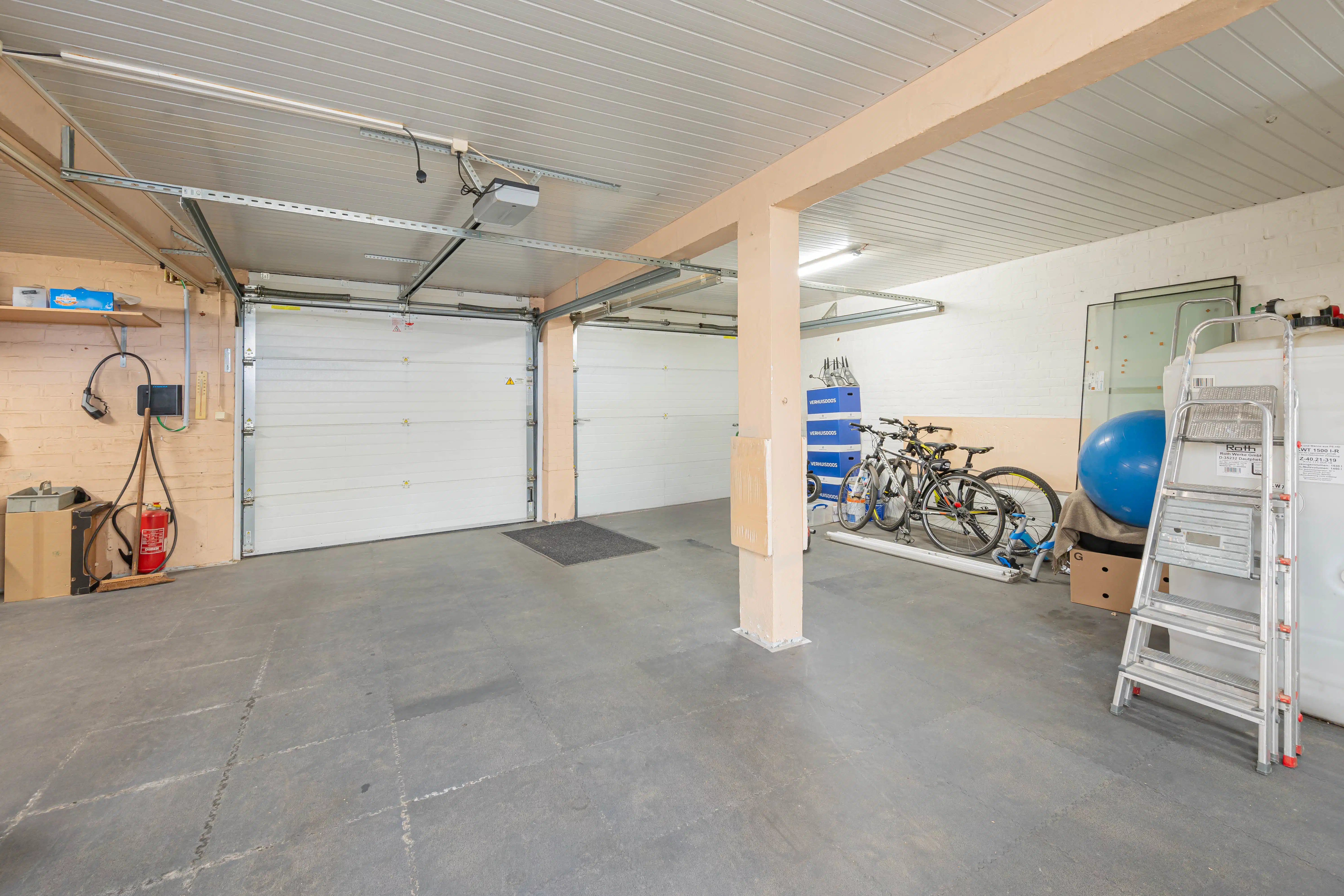 Kwalitatieve woning met 3 autostaanplaatsen in de garage! foto 24