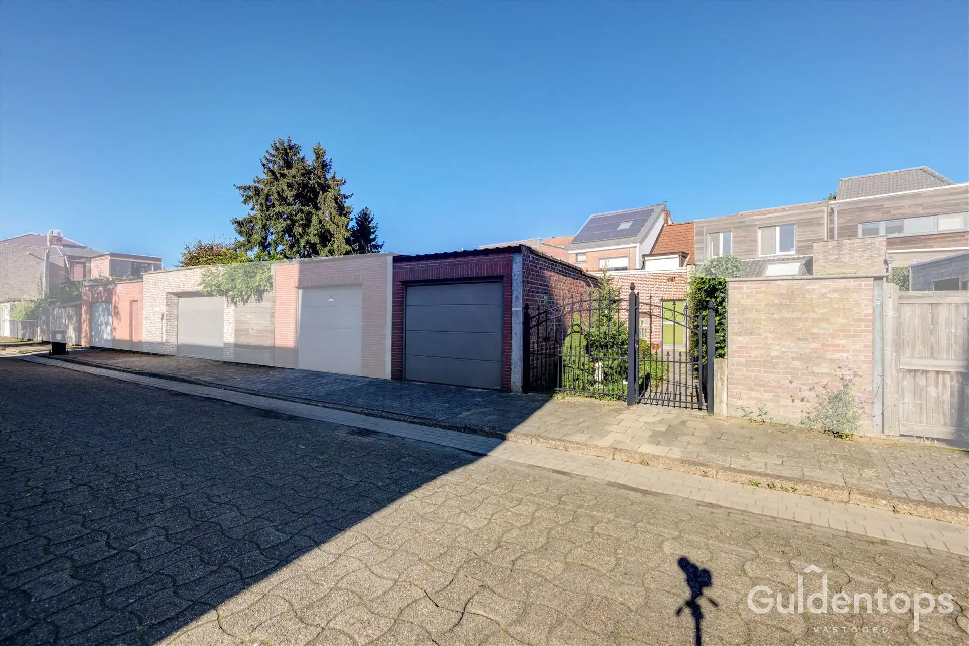 Zeer goed gelegen rijwoning foto 38