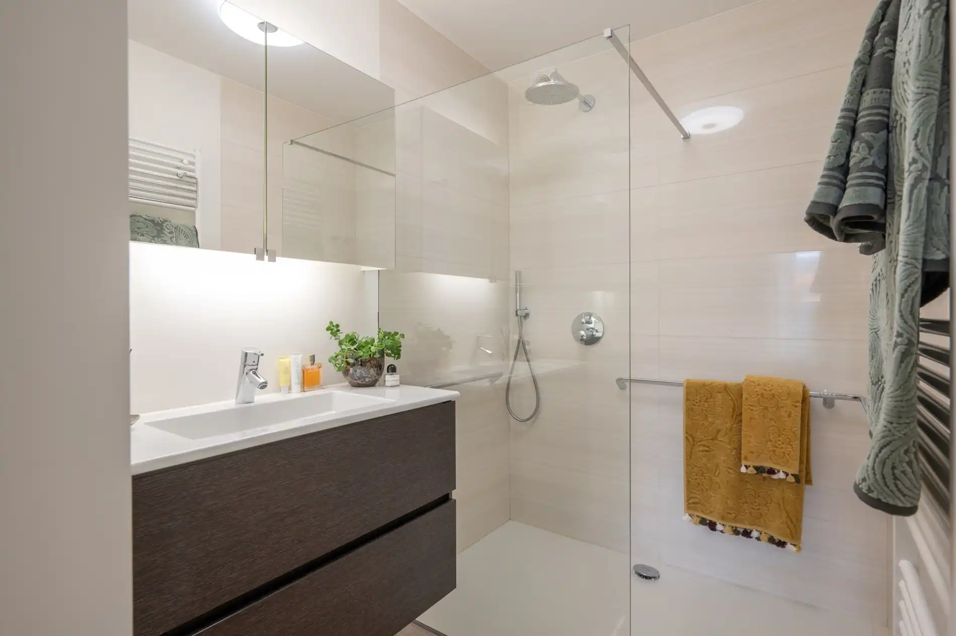 Stijlvol en volledig gerenoveerd appartement op wandelafstand van zee en het commerciële centrum. foto 25