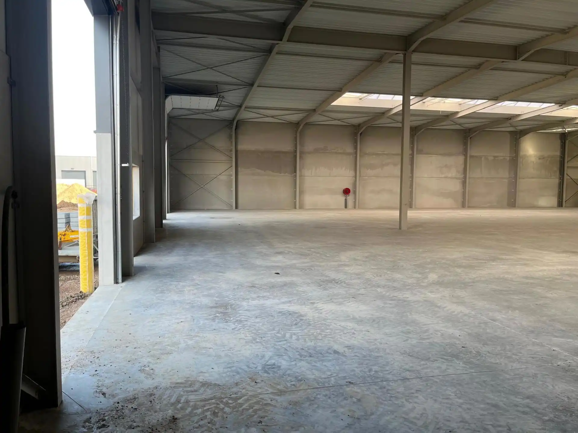 Te koop: Magazijn 1.400m² foto 3