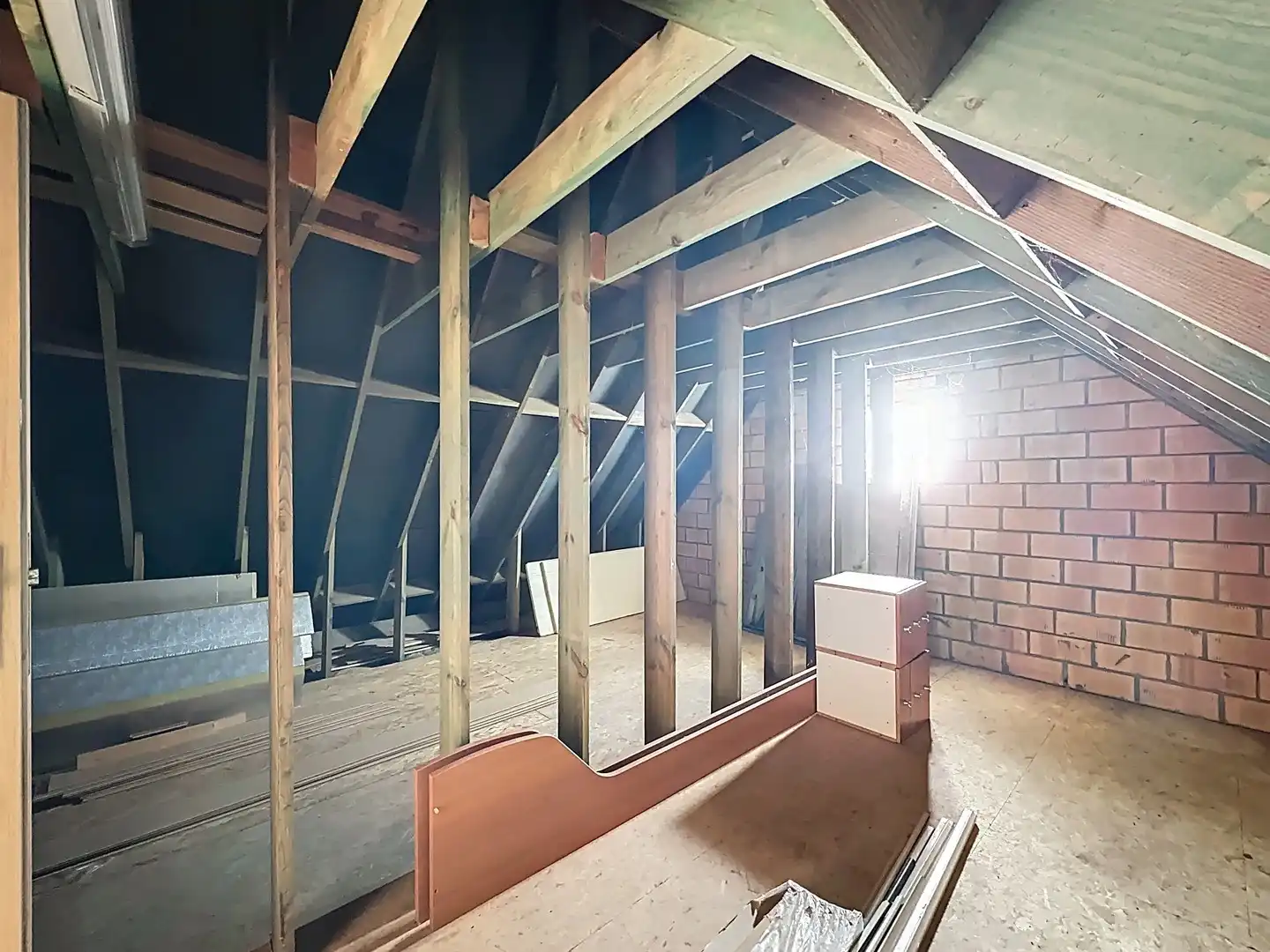 Zeer ruime villa met 4 slaapkamers, grote tuin  (869m²) en volledig onderkelderd. foto 14