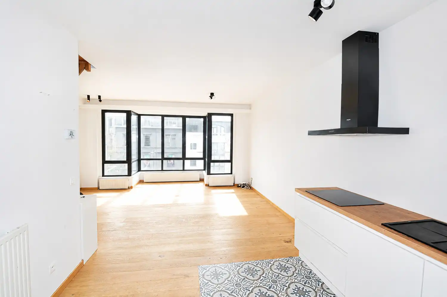 INSTAPKLAAR APPARTEMENT MET 2 SLK EN 2 RUIME TERRASSEN! foto 5