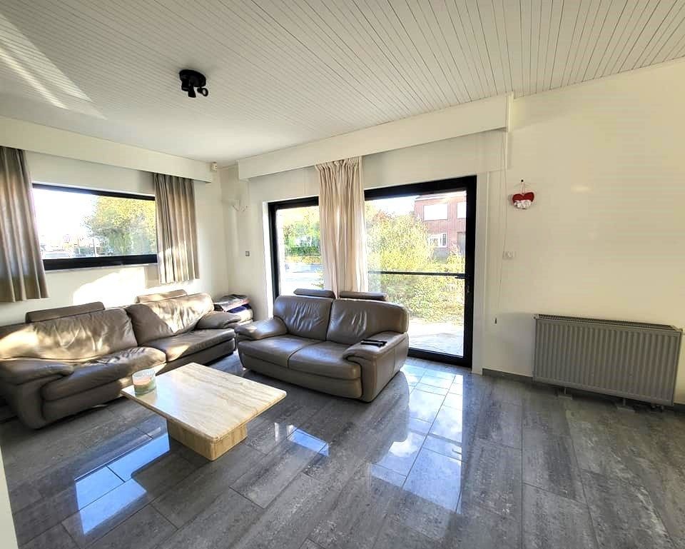 Gerenoveerde bungalow in Eppegem. foto 8