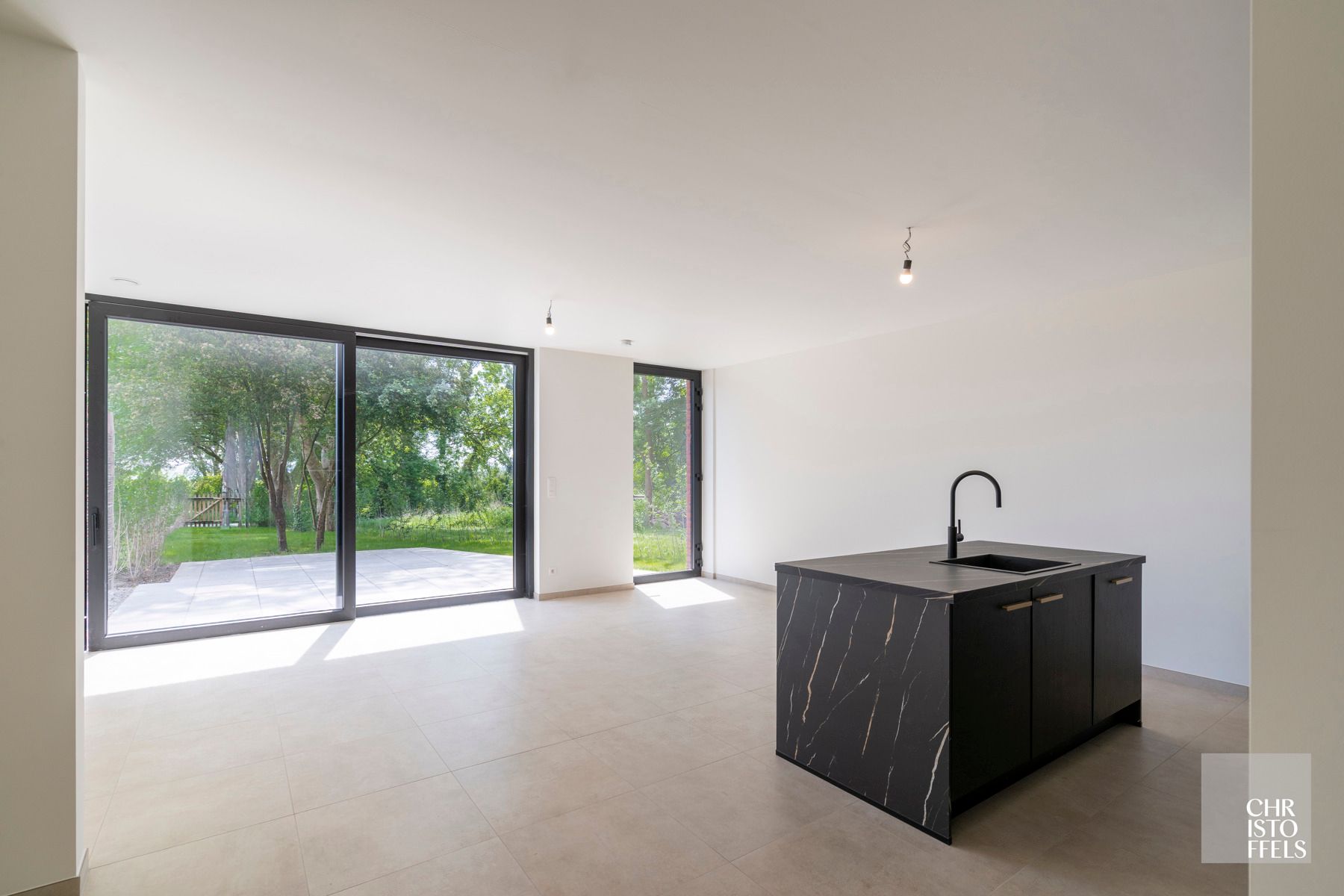Gezinswoning (180m²) in een gerenoveerde hoeve te Riemst! foto 7