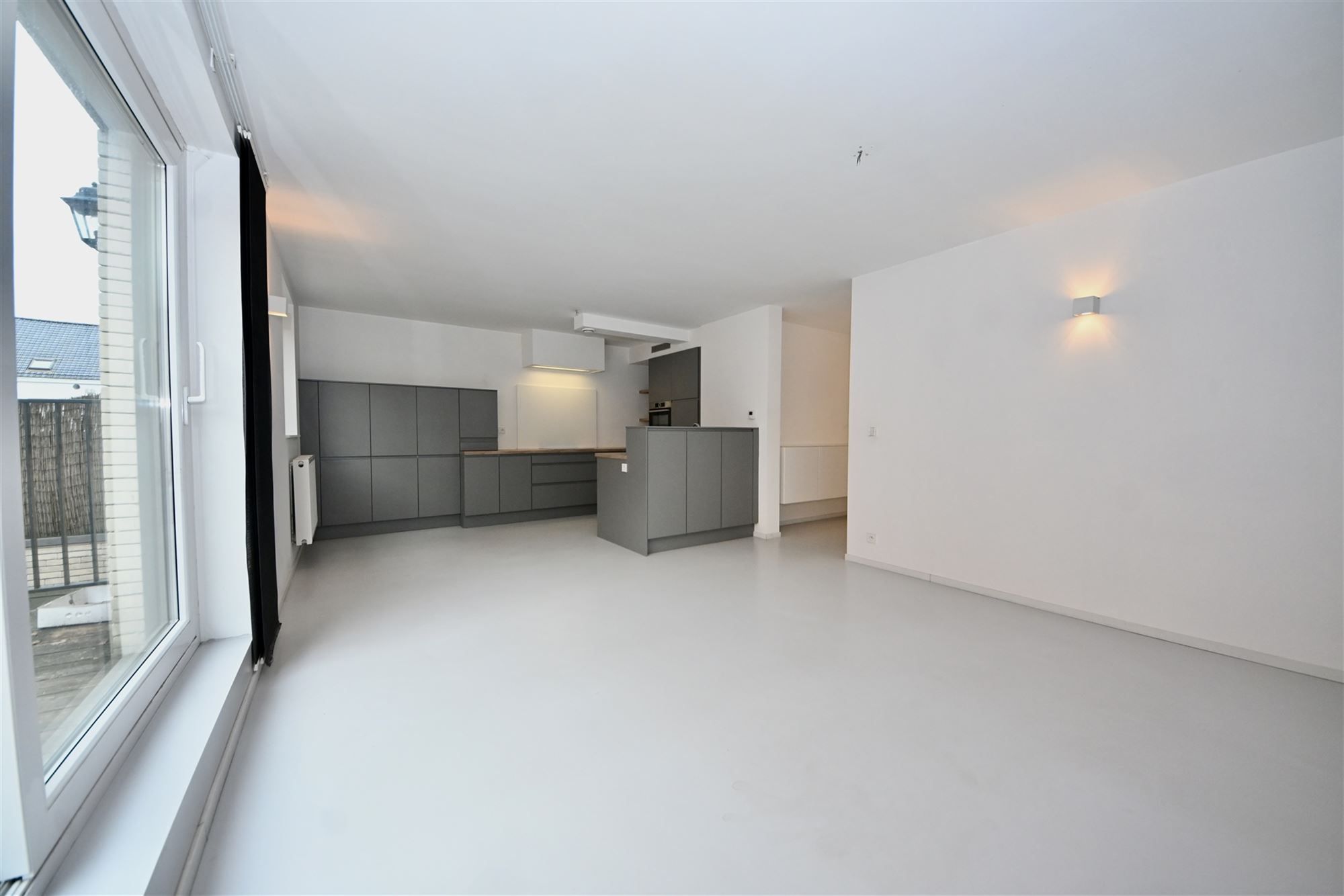 Appartement met 2 slaapkamers, terras en staanplaats.  foto 4