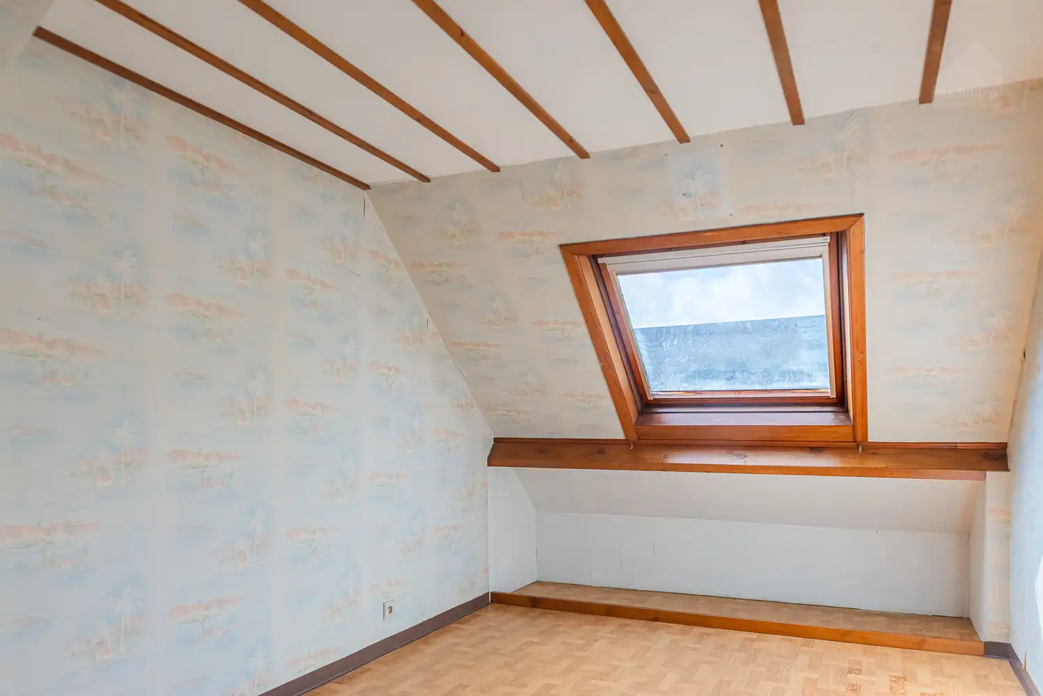 Charmante woning met 6 slaapkamers, garage en gezellige tuin op 695 m² foto 27
