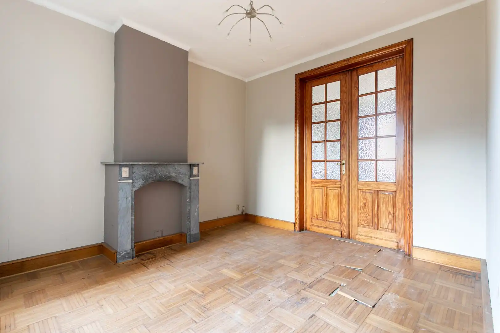 Kraktervolle woning met veel potentieel, 2 autostaanplaatsen en tuin te Dworp foto 9