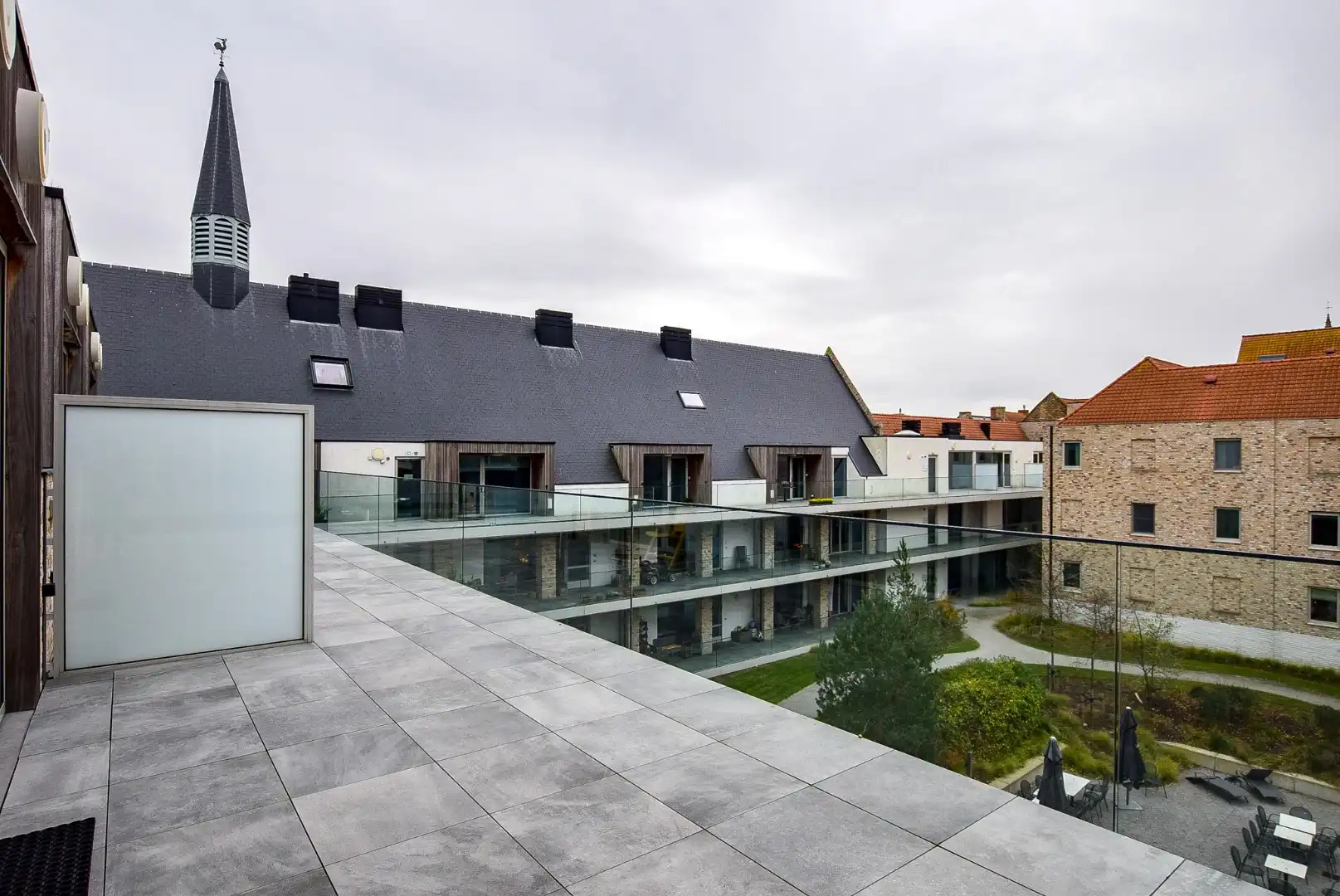 Prachtig 1-slaapkamerappartement (assistentiewoning) in Residentie Clarenhof, uniek wonen in hartje Nieuwpoort.  foto 11