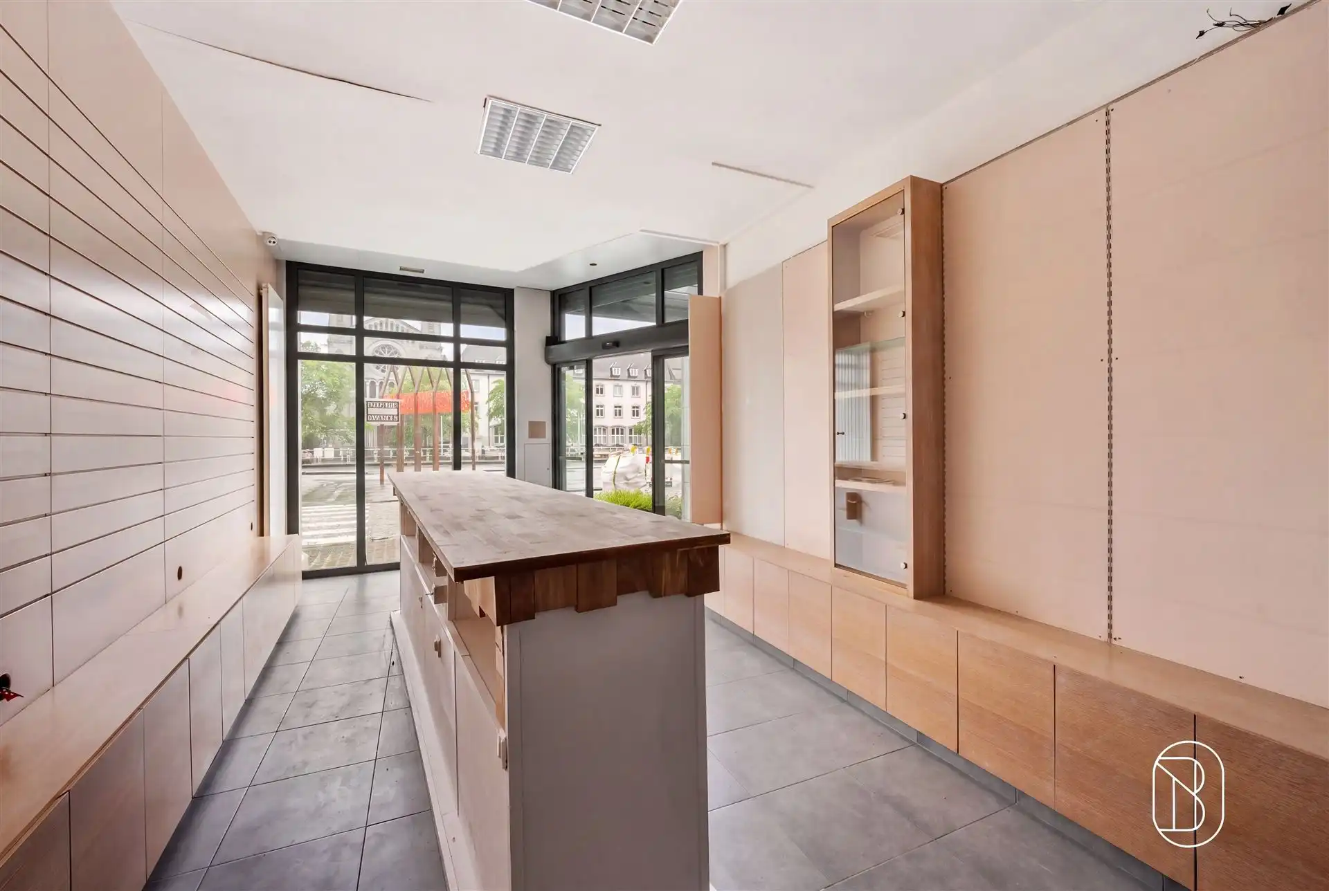 Topgelegen commerciele eigendom + woonst foto 8