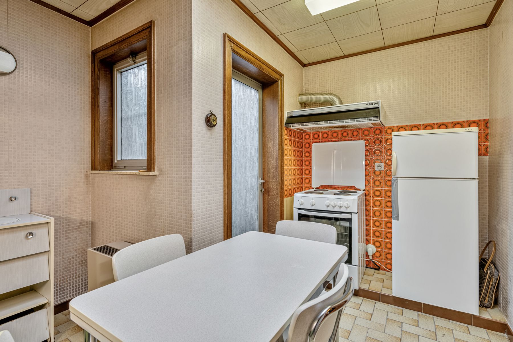 Rustig gelegen te renoveren starterswoning! foto 8