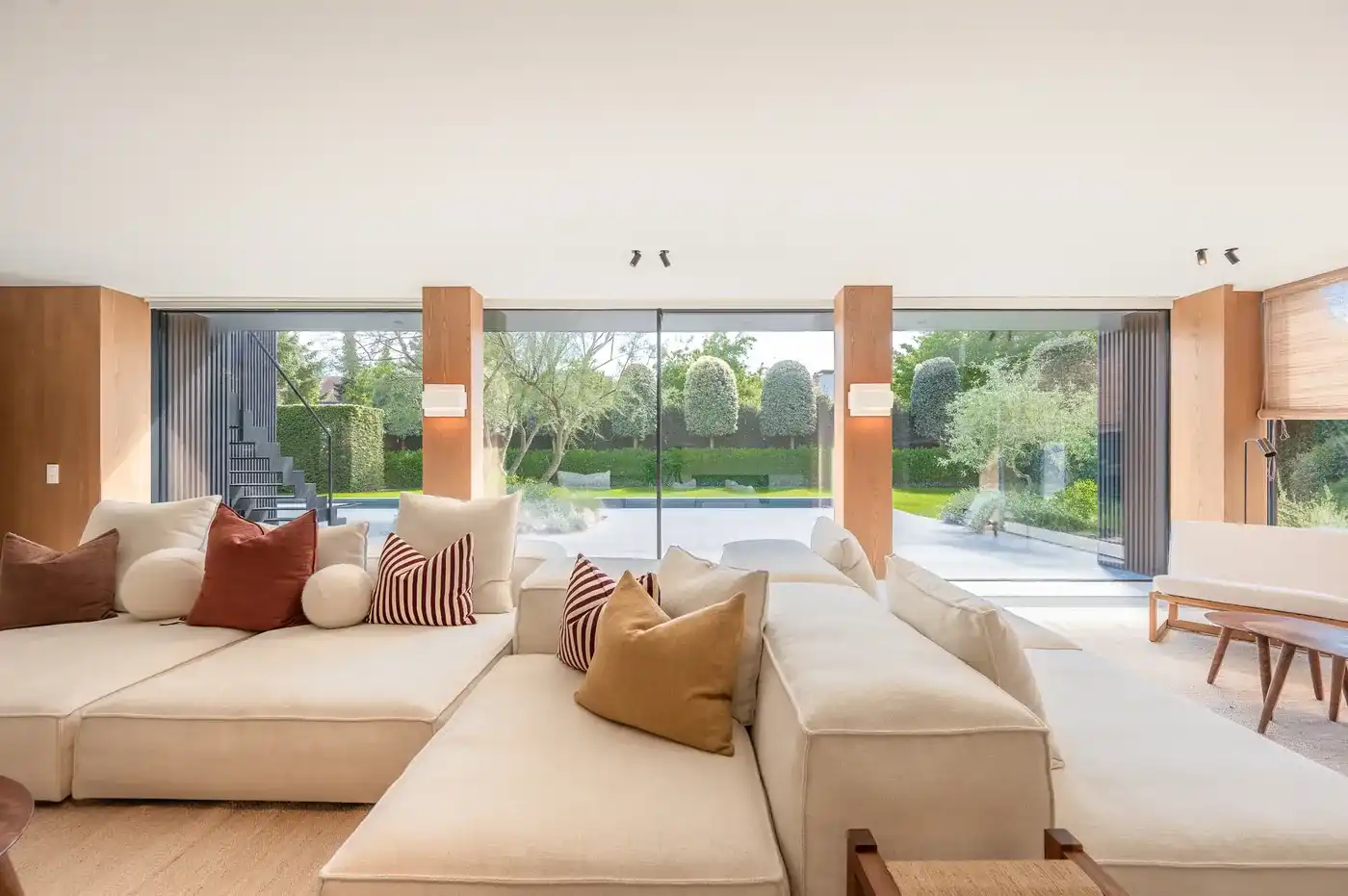 Luxueus gerenoveerde villa met zwembad op een toplocatie in een rustige residentiële wijk van het Zoute. foto 2