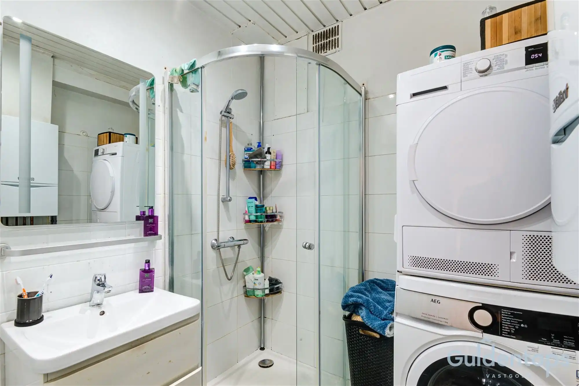 knap gelegen ruim 2 slaapkamerappartement mét tuin foto 7