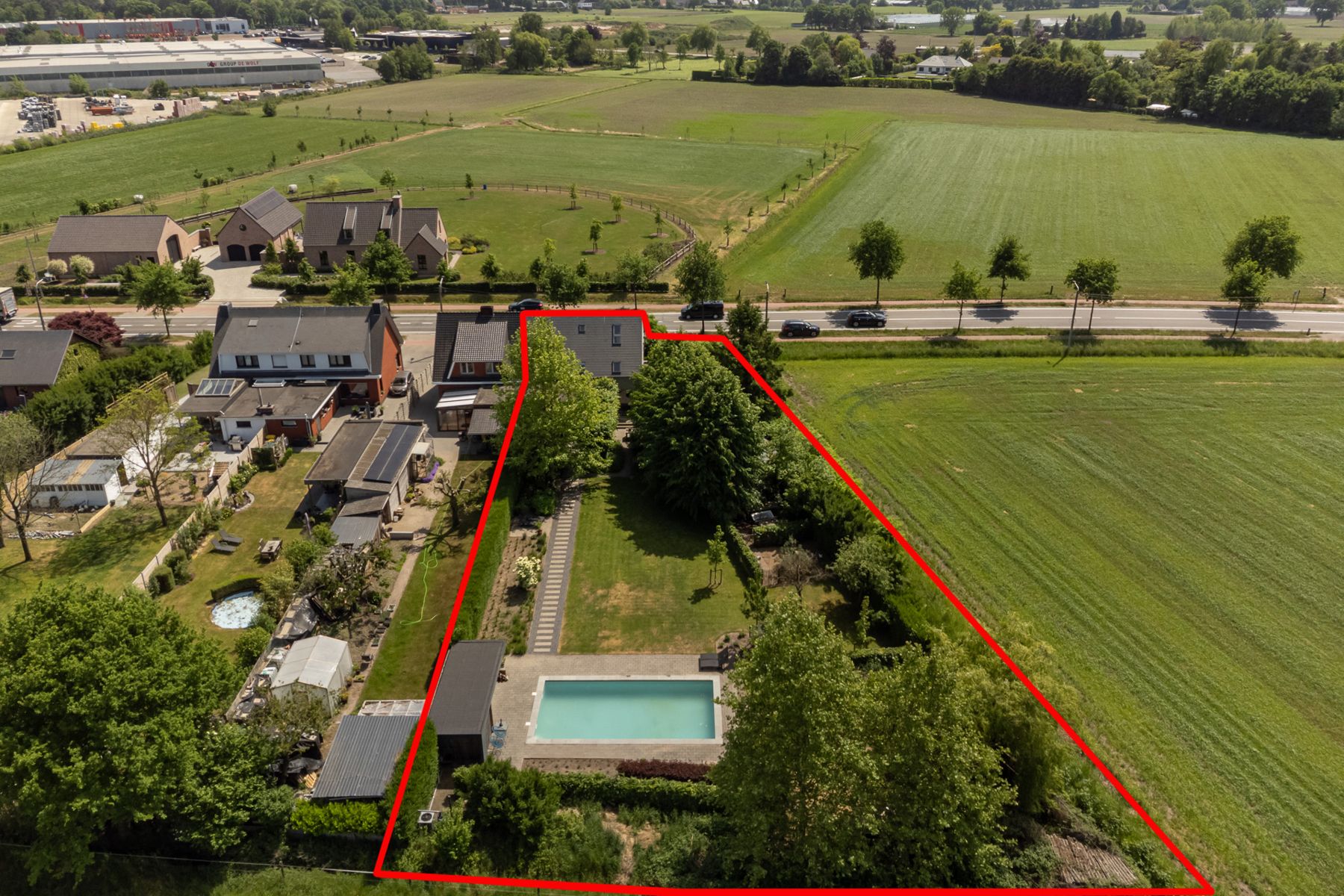Ruime gezinswoning met 5 slk, verwarmd zwembad en tuin. foto 49
