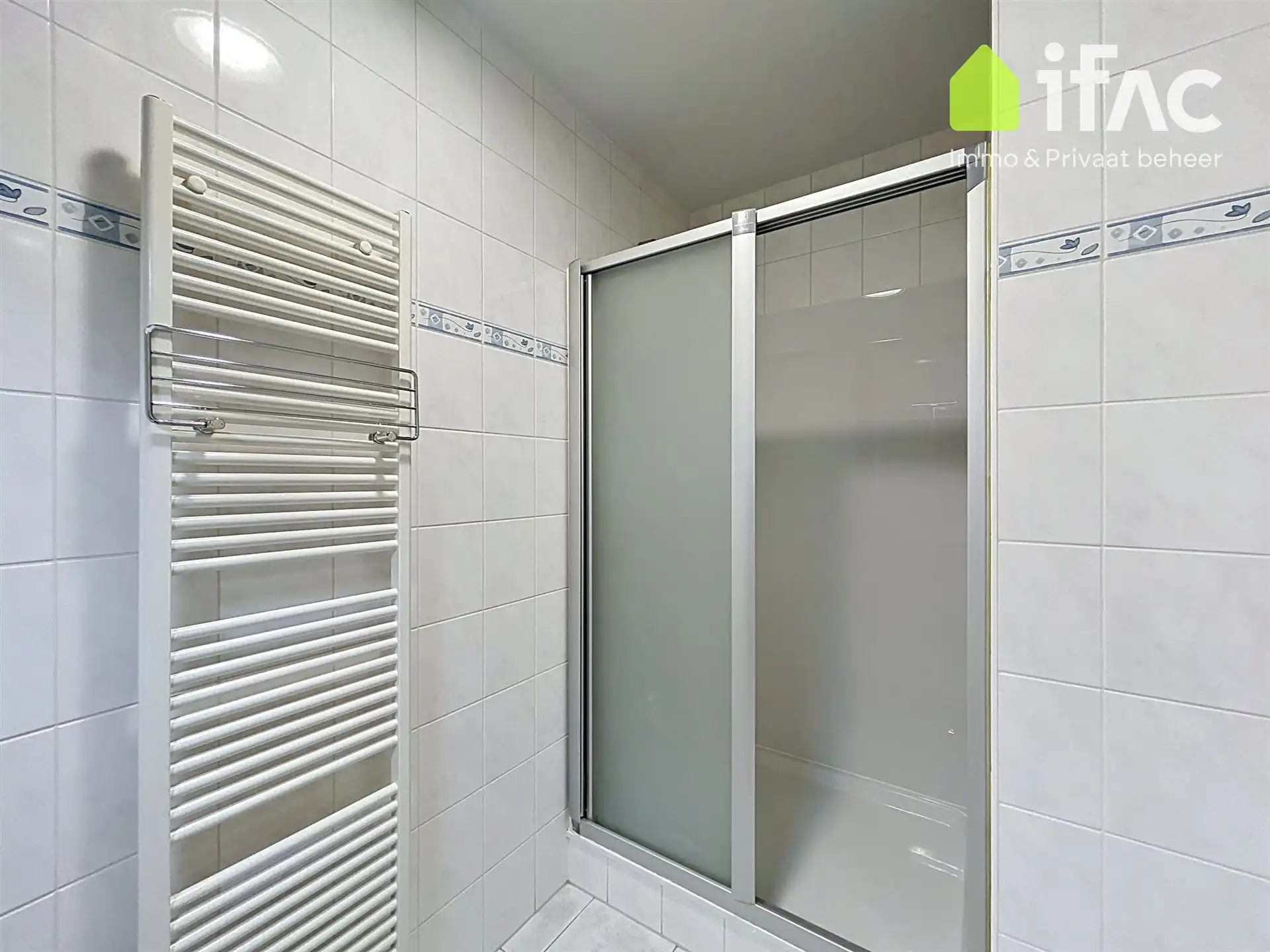 Exclusief gelijkvloers appartement met 2sk en privé tuin foto 17