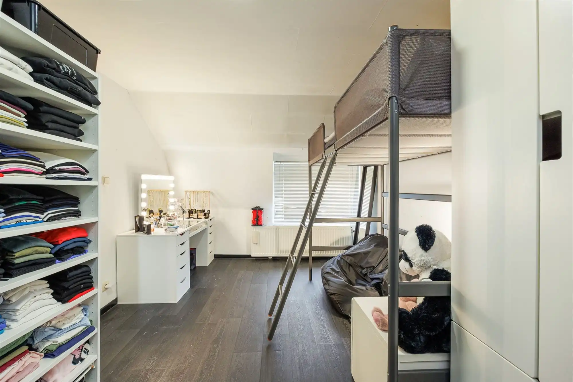 Gezinswoning met twee ruime slaapkamers en tuin foto 11