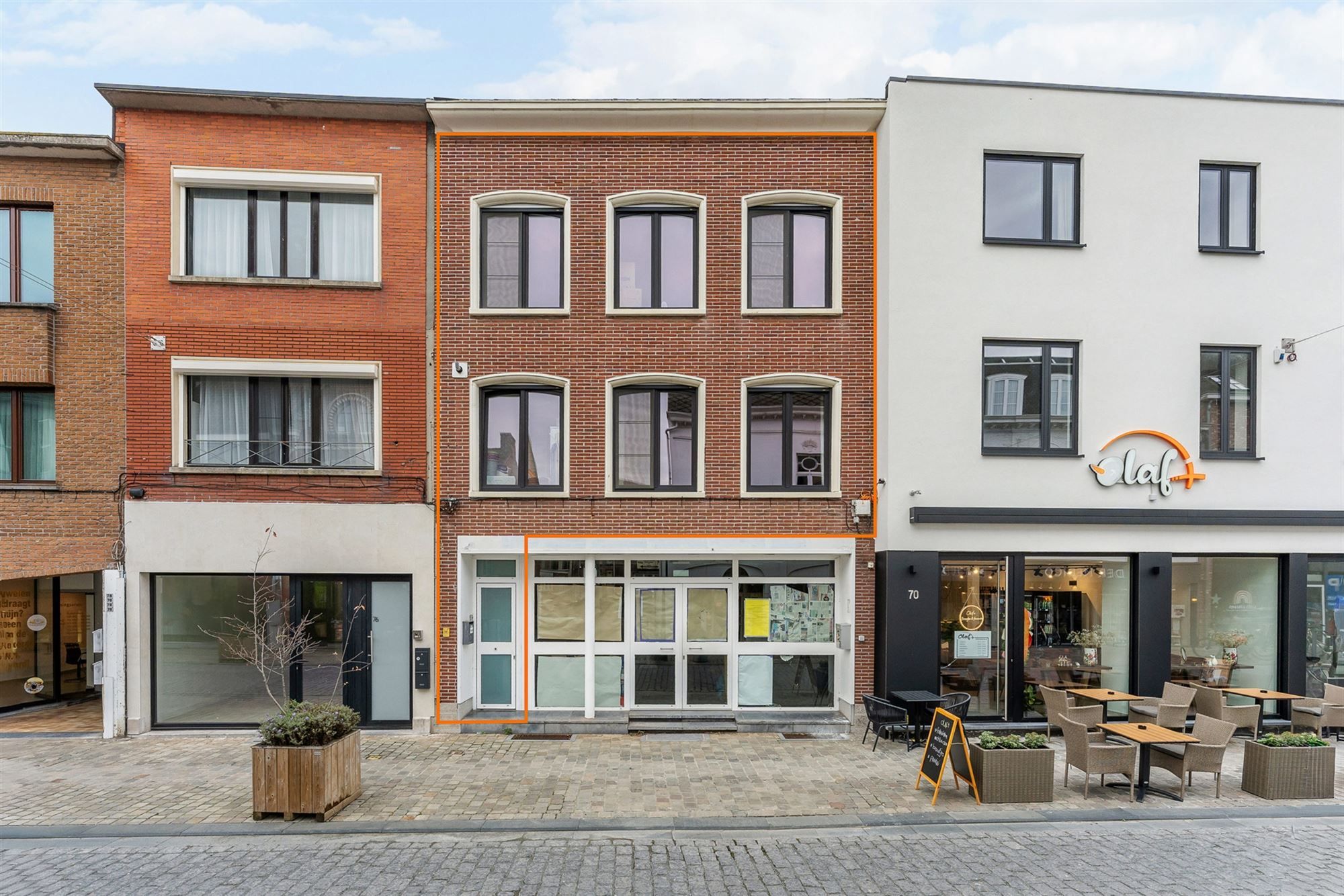 Hoofdfoto van de publicatie: PERFECT ONDERHOUDEN DUPLEX APPARTEMENT (157M²) MET 3 SLAAPKAMERS EN RUIM TERRAS TE HERENTALS CENTRUM