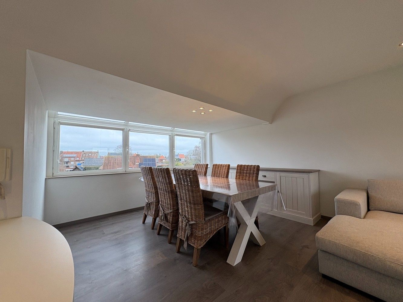 Dakappartement met twee slaapkamers en een terras foto 3