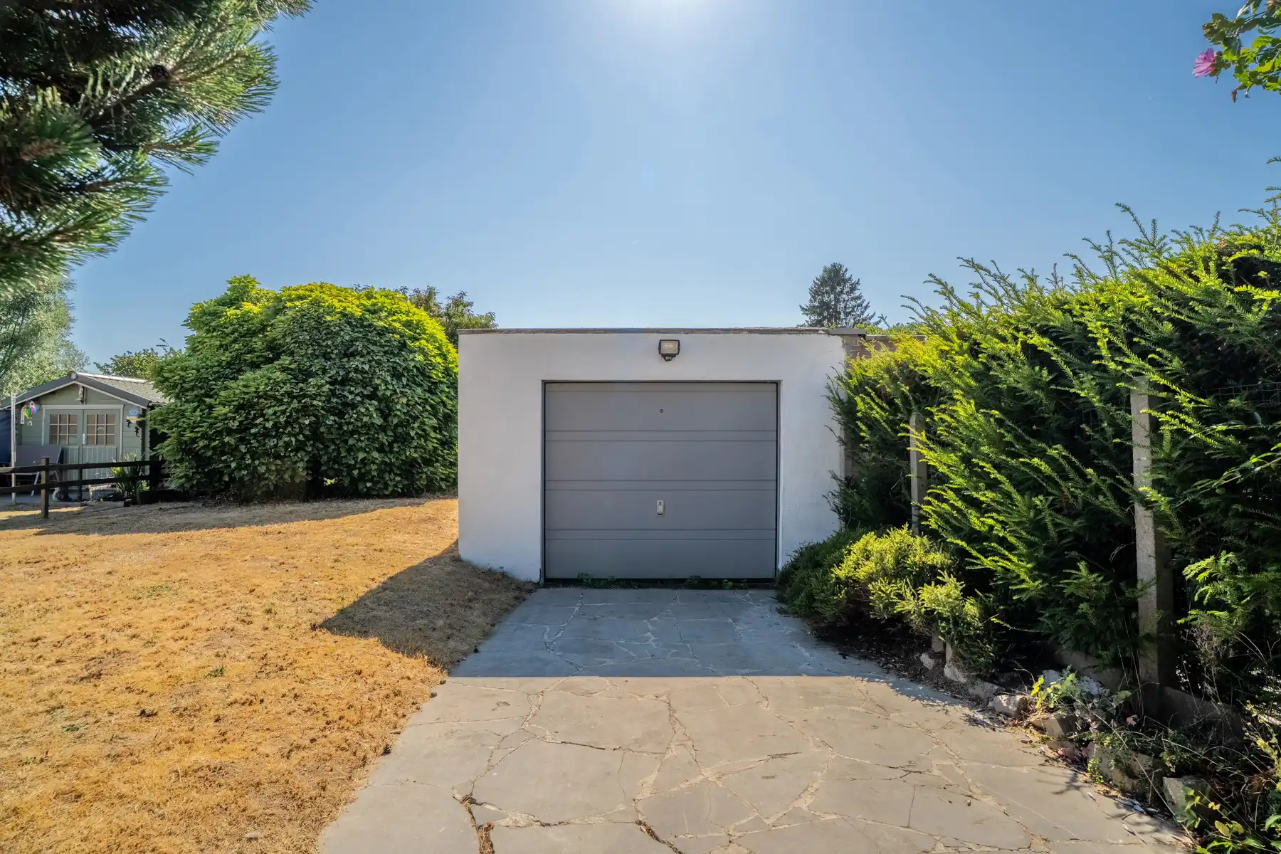 Halfopen woning met tuin, garage en oprit foto 13