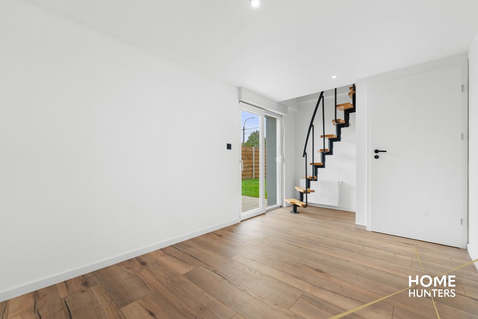 Gerenoveerde woning met 3 slaapkamers, zonnige tuin en een garage foto 16