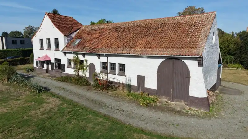 Charmante te renoveren hoeve van 300m² op 15 are foto 3