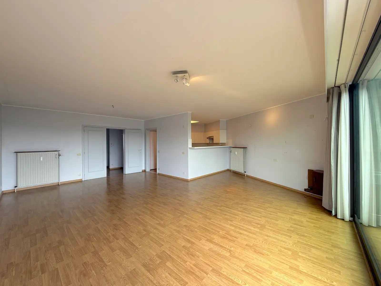 Ruim appartement met 3 slpks in centrum Sint-Kruis foto 6