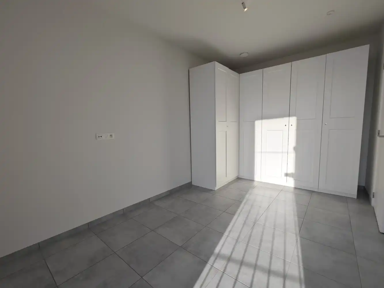 PRACHTIG PENTHOUSE MET 3 SLPKS, ONDERGR. PARKEERPL. EN KELDERBERGING IN HET CENTRUM foto 14