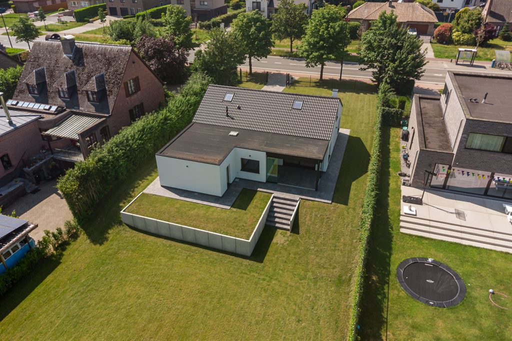 Stijlvol gerenoveerde villa met ruime tuin foto 28