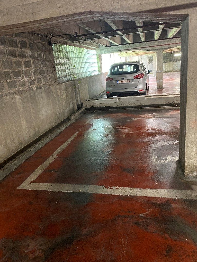 Ondergrondse parkeerplaats foto 2