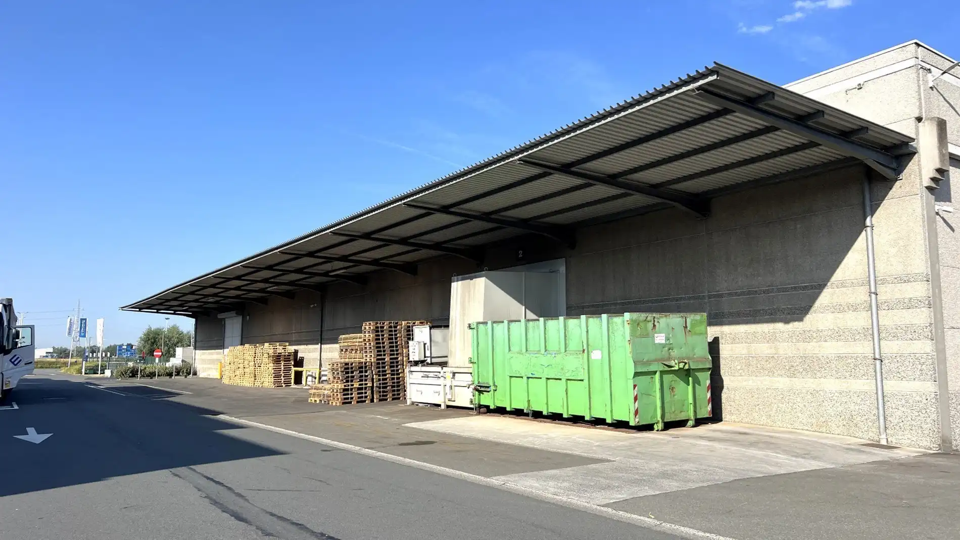 Loods met kantoren te huur in haven van Gent foto 18