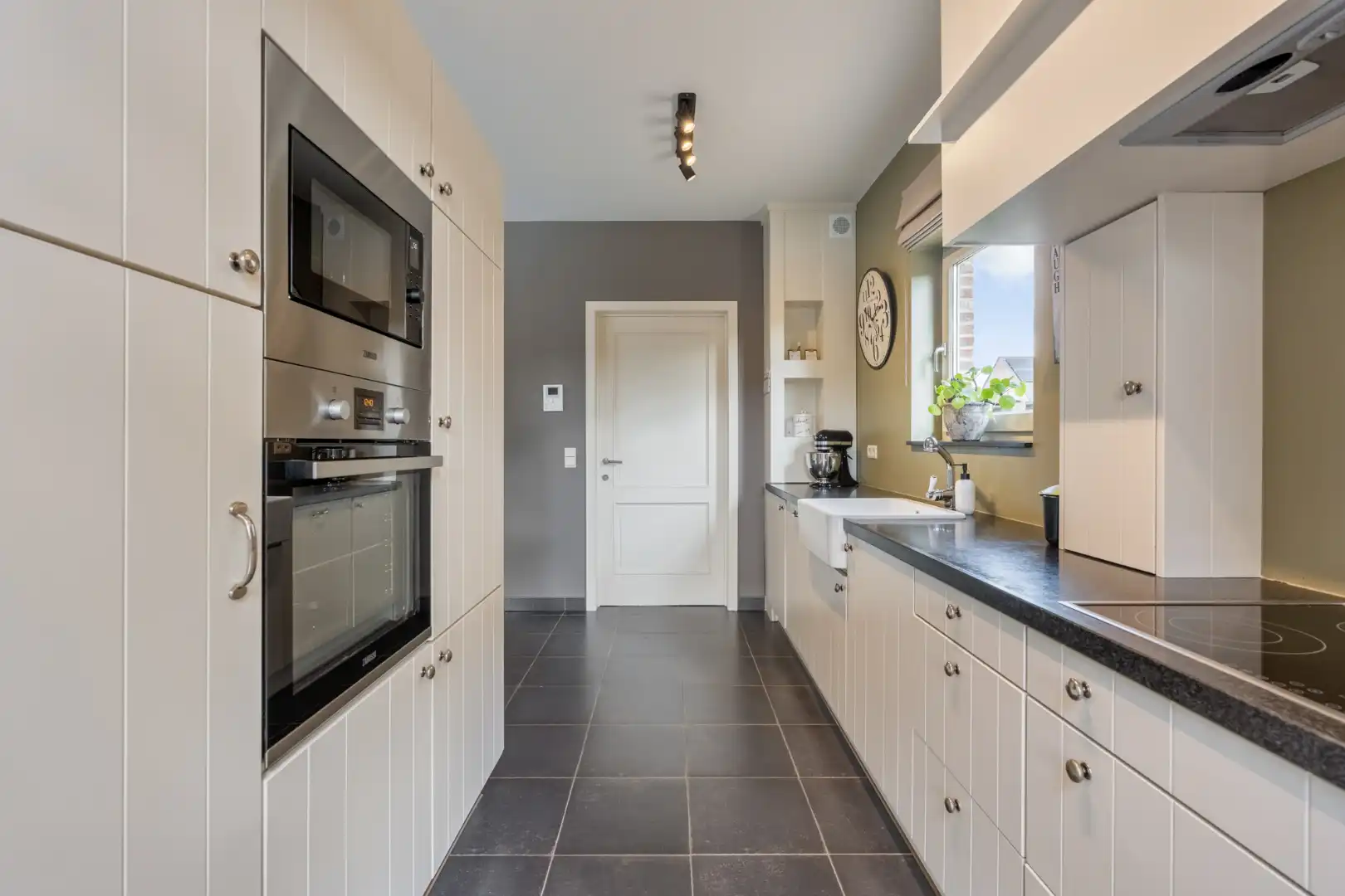Stijlvolle villa in tijdloze pastorijstijl met zwembad en exclusieve tuinbeleving. foto 18