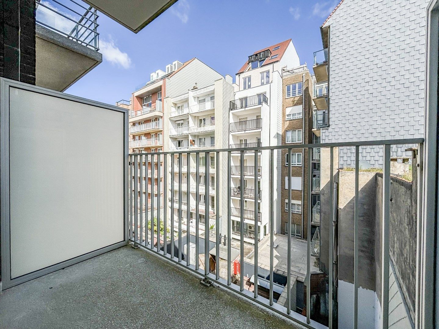 Zeer recent appartement met 1 slaapkamer gelegen op de Kustlaan met prachtig zicht over de villa's van het Zoute. foto 12