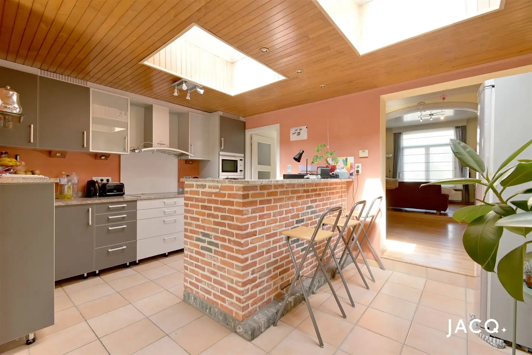 Op te frissen woning met 3slpk's, garage en zuid-terras! foto 5