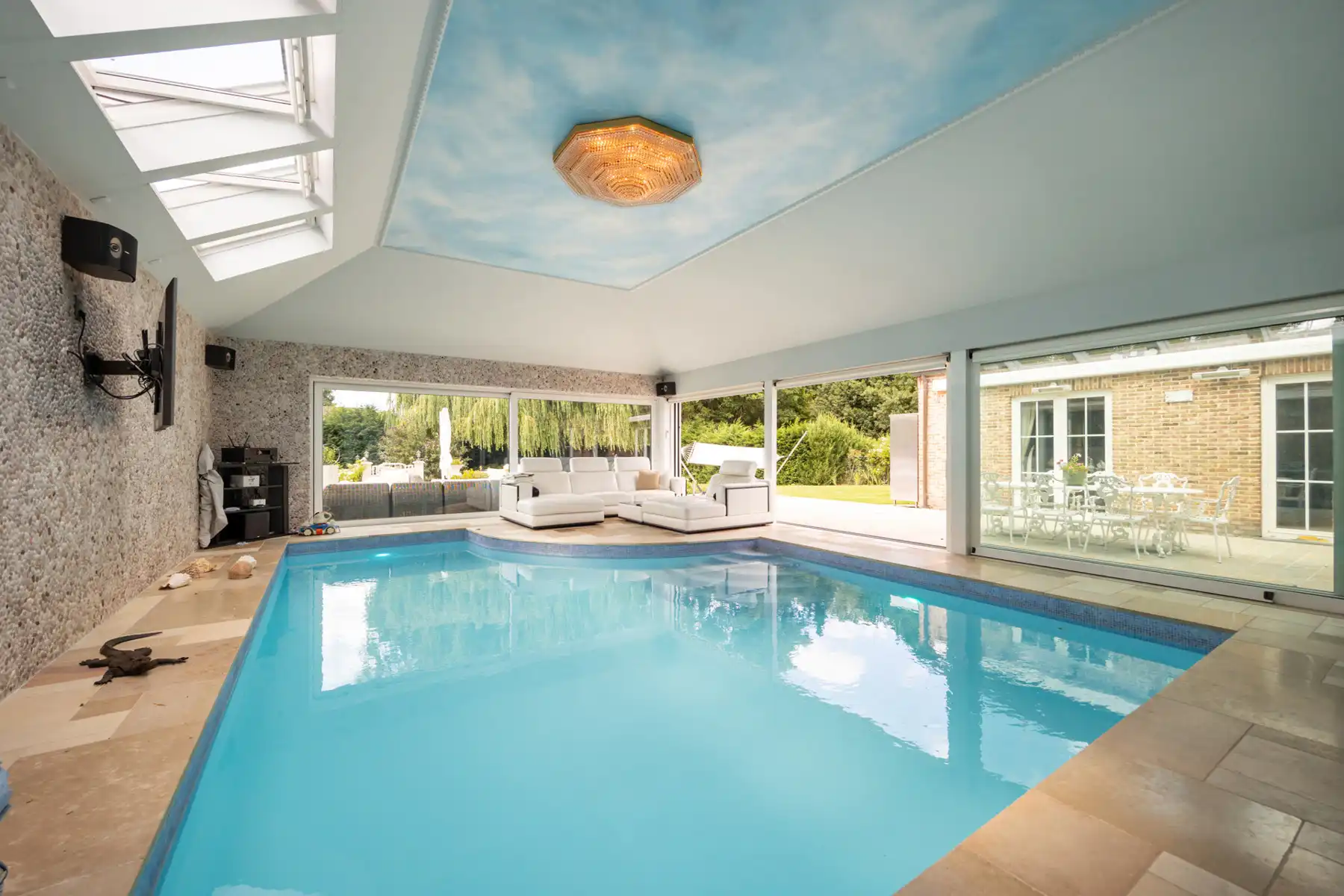 Exclusieve laagbouwvilla met binnen-en buitenzwembad foto 20