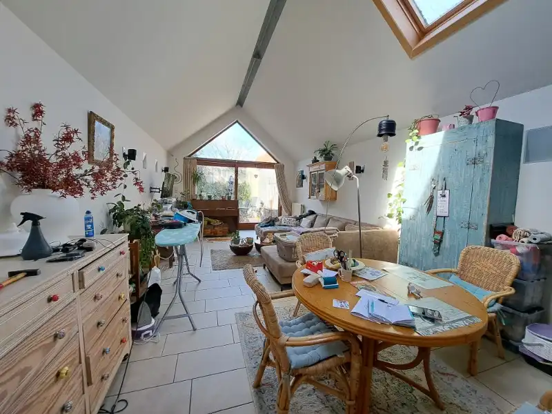 Vernieuwde 4-slaapkamerwoning met ruim TERRAS te huur in Brugge foto 3