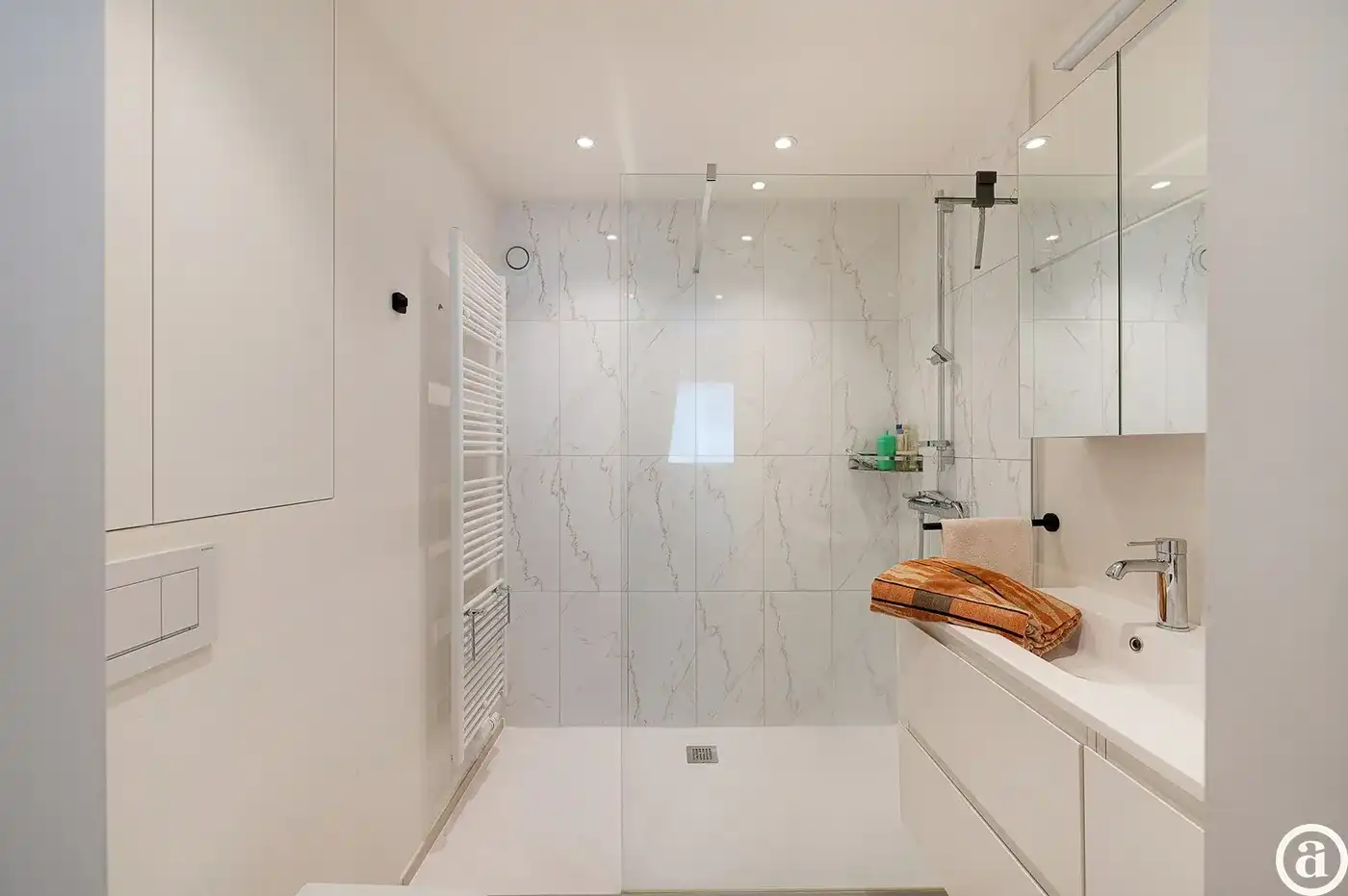 Prachtig gerenoveerd  hoek appartement op het Rubensplein. foto 14