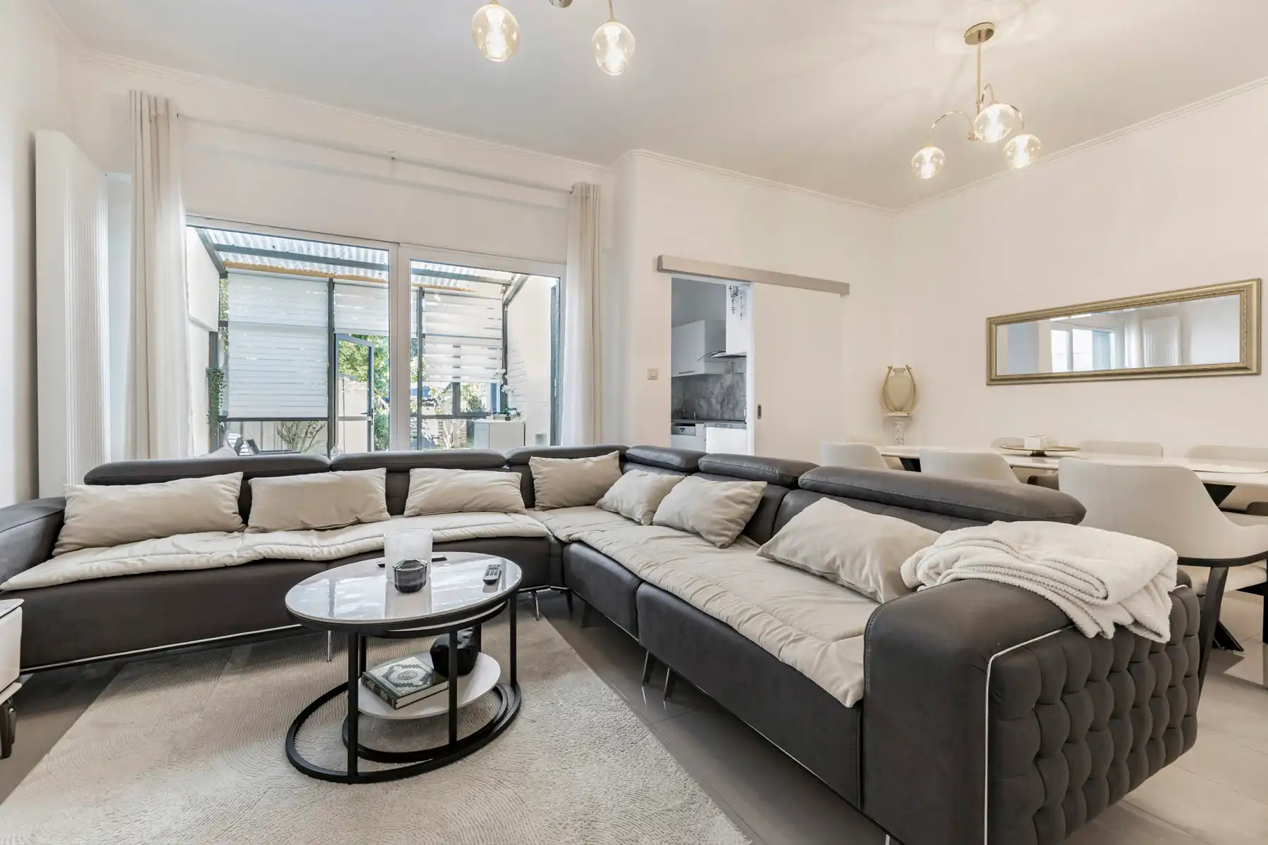 Goed gelegen woning met 4 slaapkamers en 3 badkamers foto 7